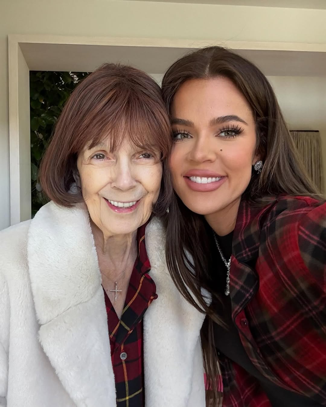 Access_Kardashian_7~7.jpg