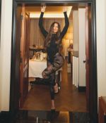 Access_Kardashian_5~5.jpg