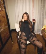 Access_Kardashian_7~5.jpg