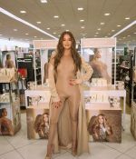 Access_Kardashian_8~6.jpg