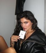 Access_Kardashian_1~2.jpg