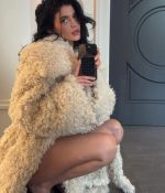 Access_Kardashian_1~5.jpg