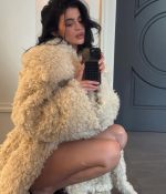 Access_Kardashian_5~3.jpg