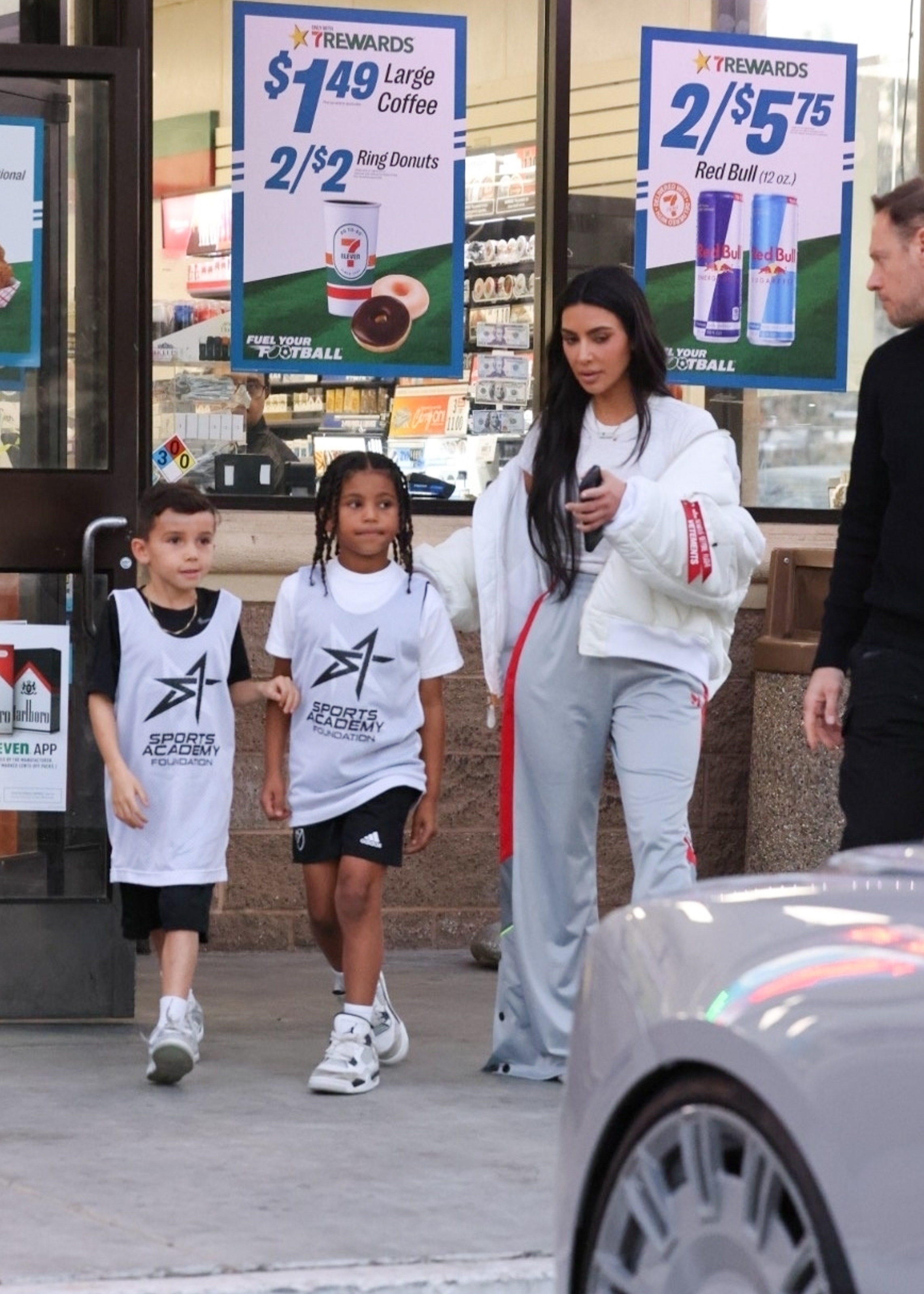 Access_Kardashian_02.jpg