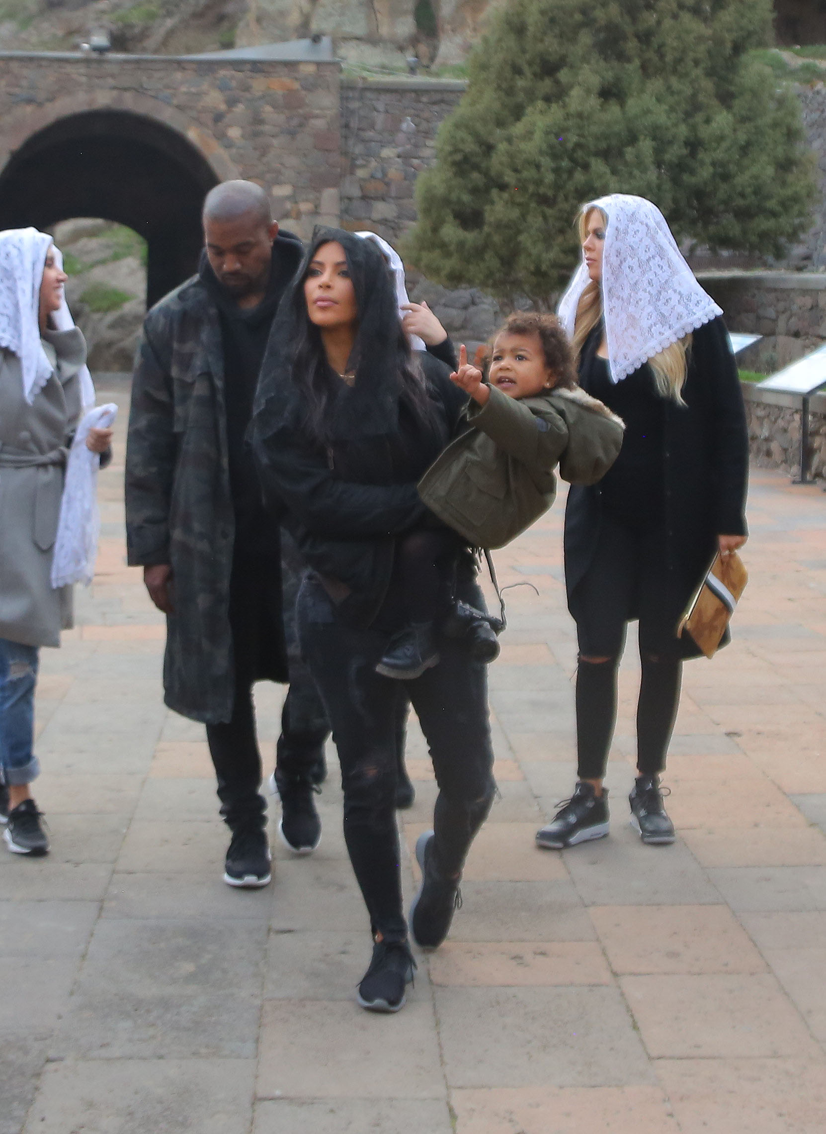 Access_Kardashian_07.jpg