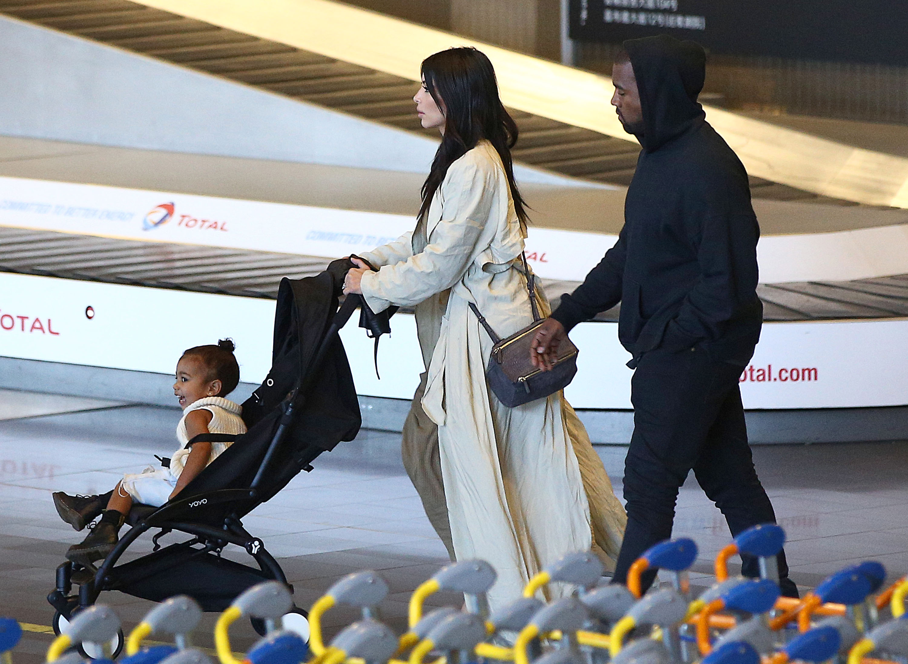 Access_Kardashian_07.jpg