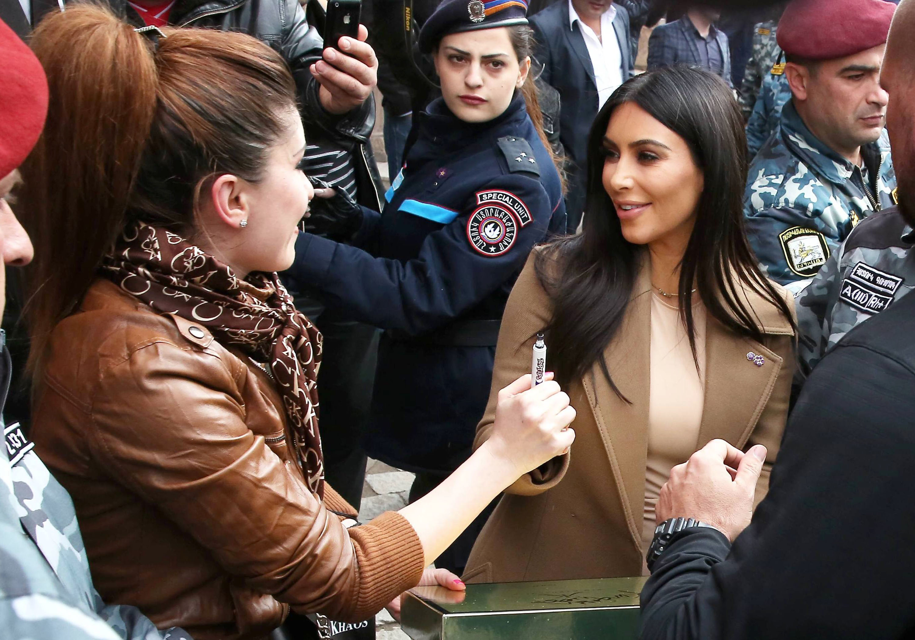Access_Kardashian_04.jpg