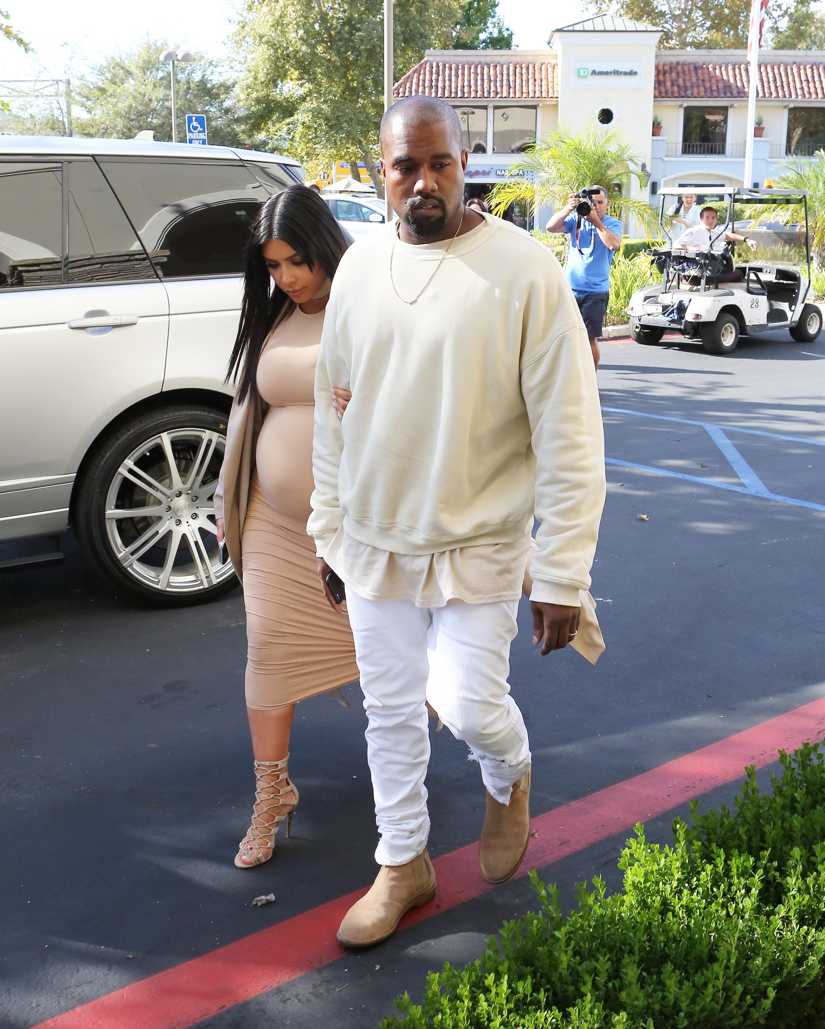 Access_Kardashian_06.jpg
