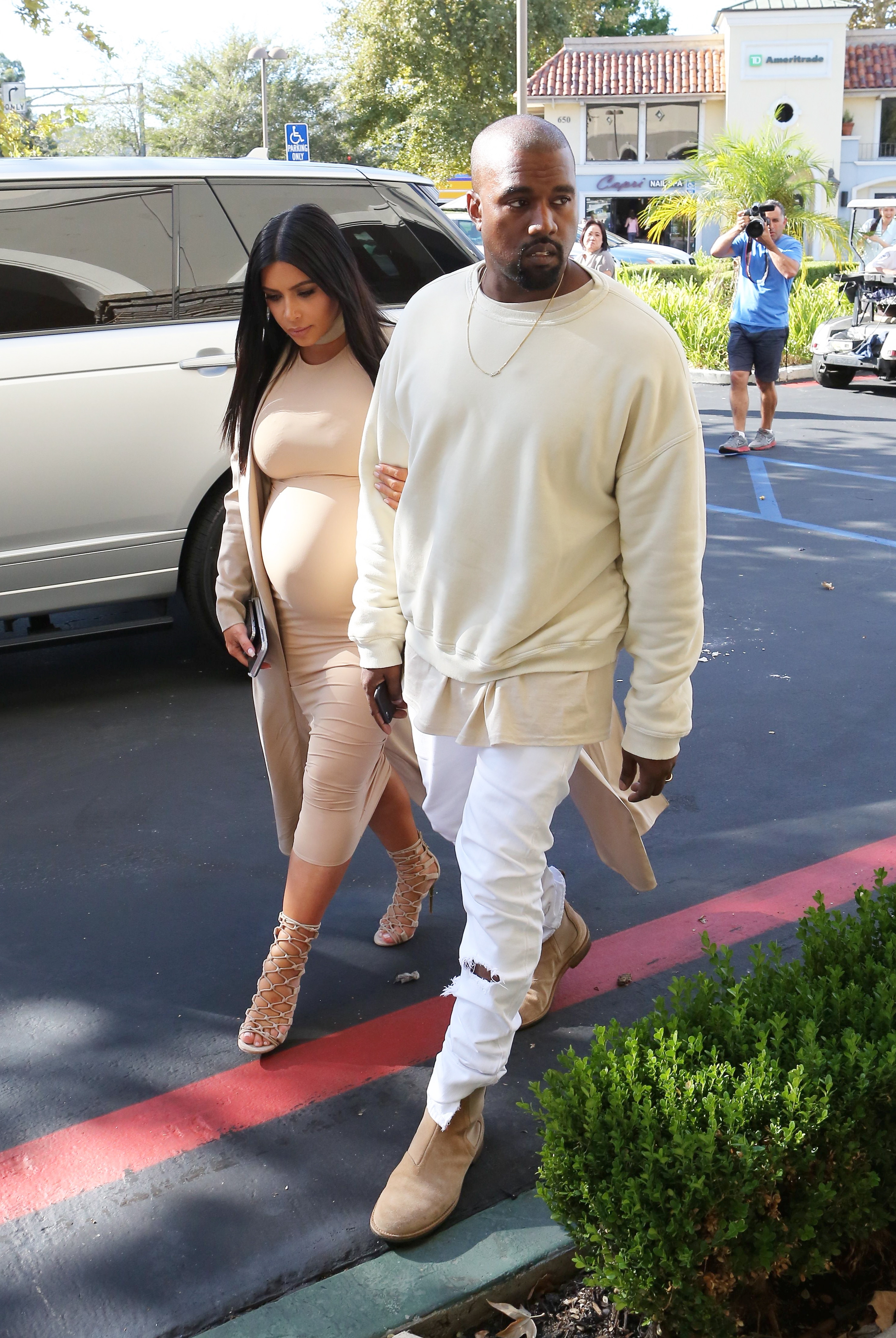 Access_Kardashian_08.jpg