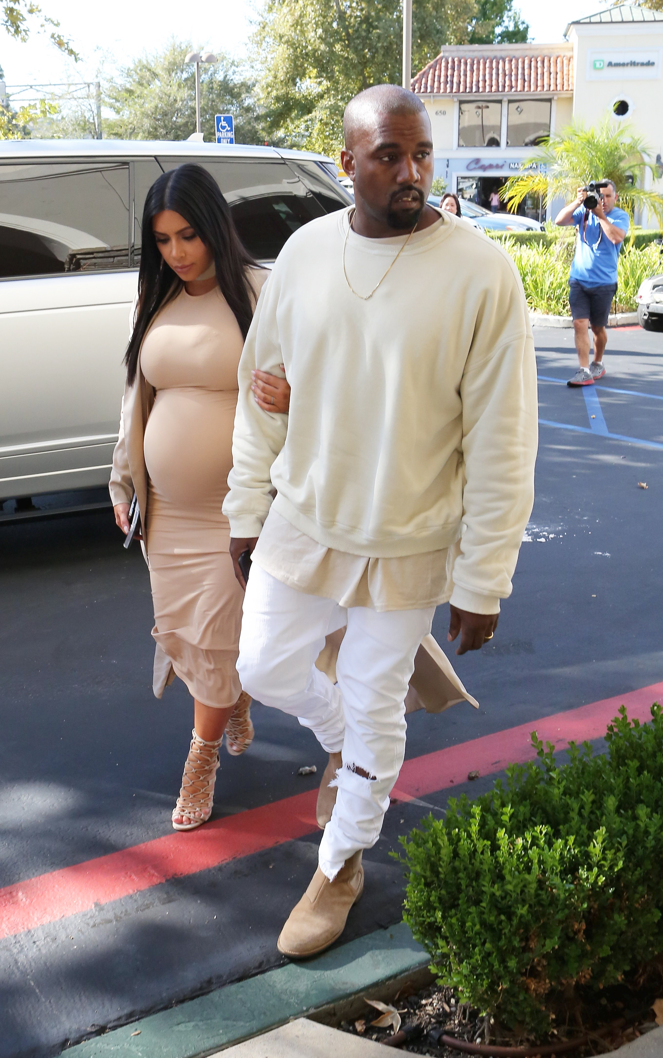 Access_Kardashian_09.jpg