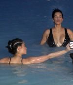 Access_Kardashian_08.jpg