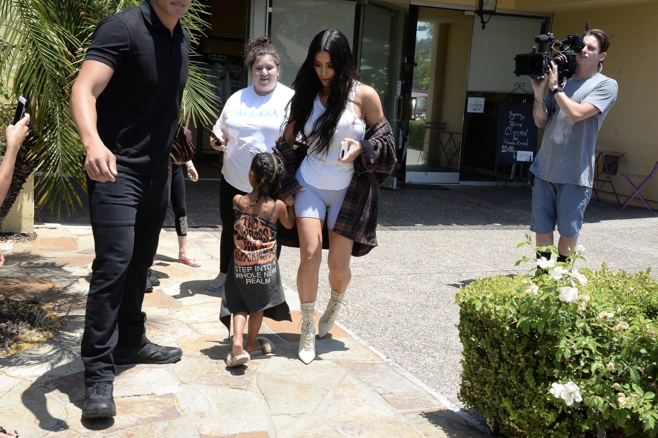 Access_Kardashian_08.jpg