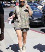 Access_Kardashian_05.jpg
