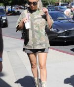 Access_Kardashian_08.jpg