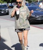Access_Kardashian_09.jpg