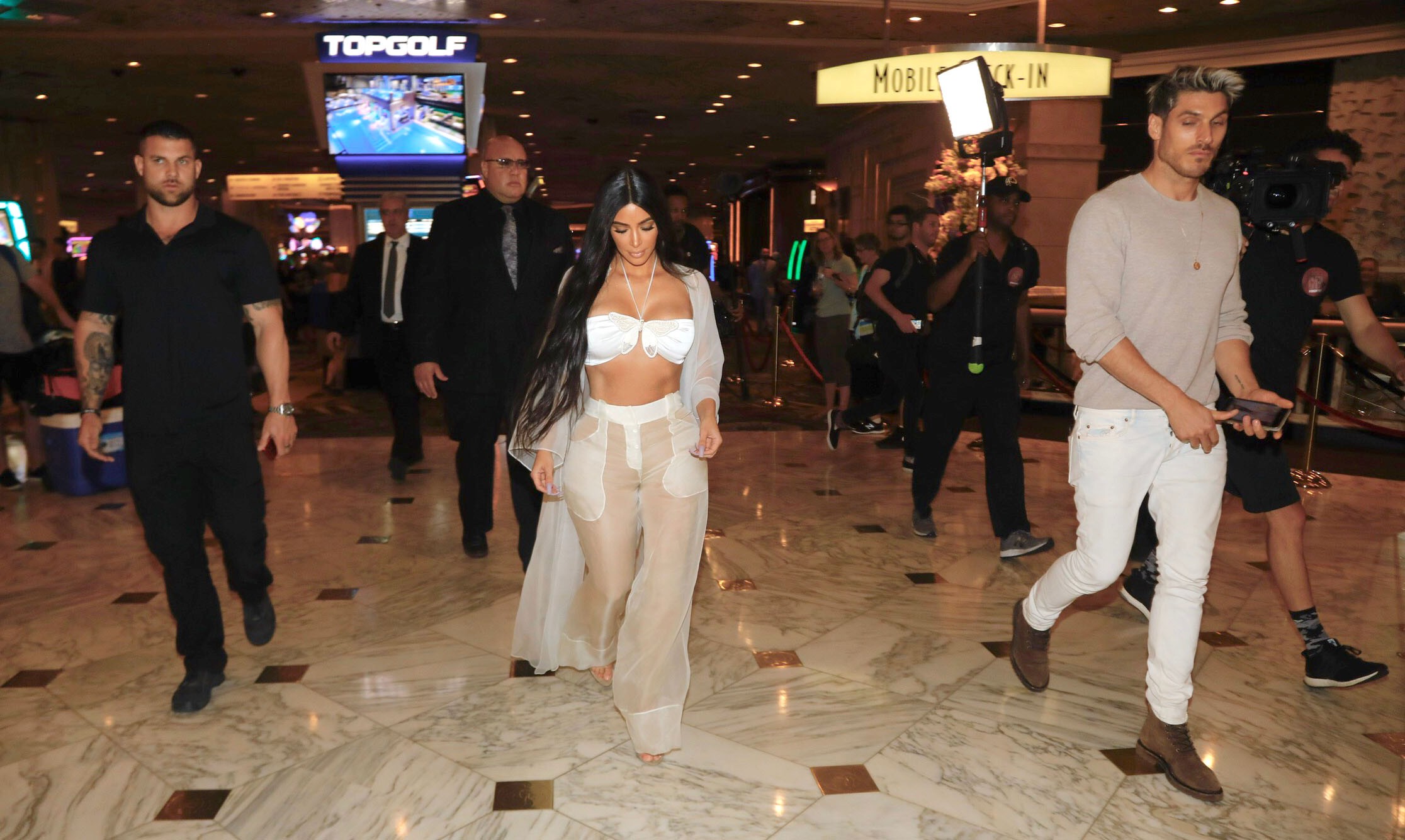 Access_Kardashian_09.jpg