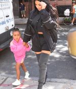 Access_Kardashian_02.jpg