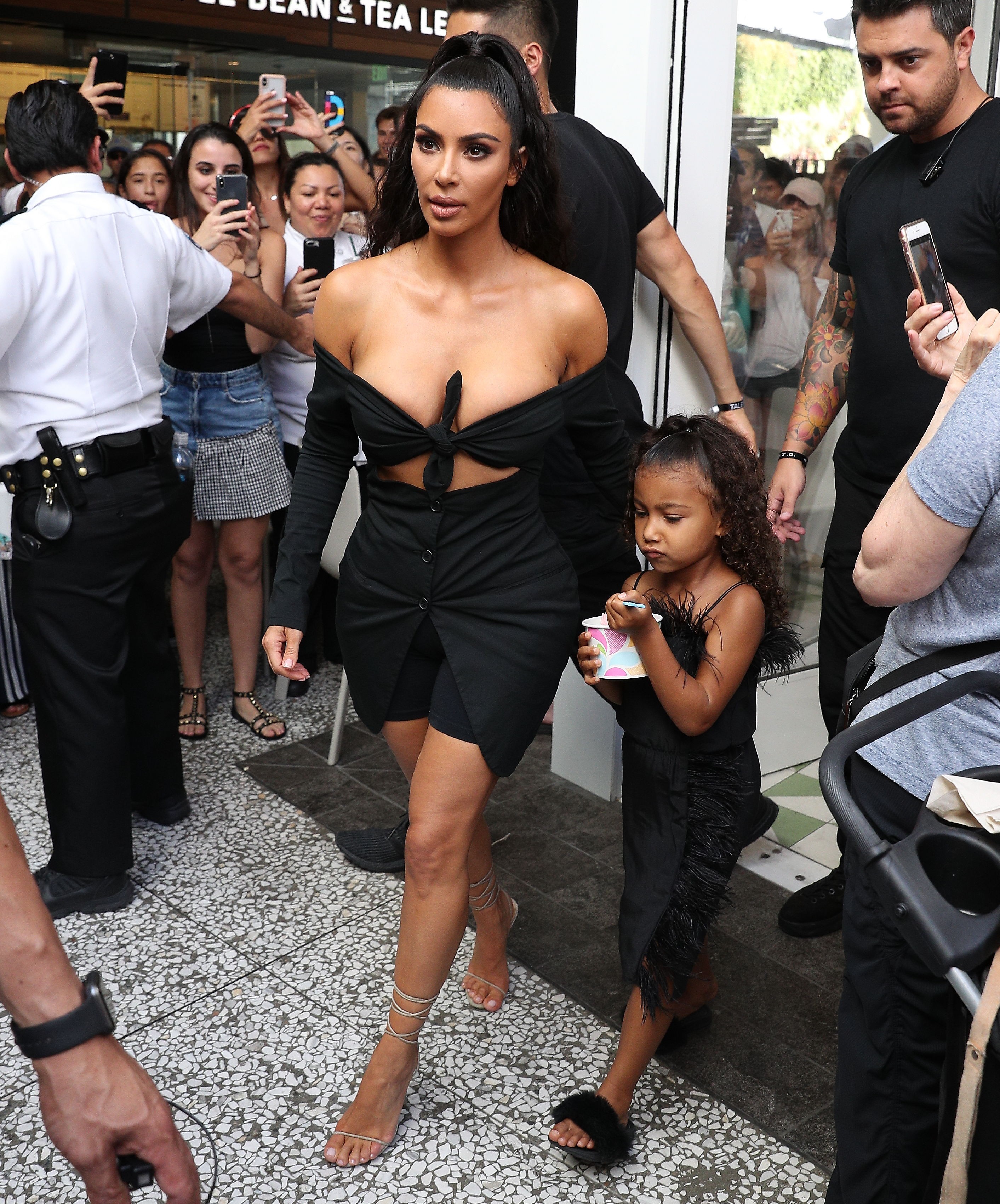 Access_Kardashian_05.jpg