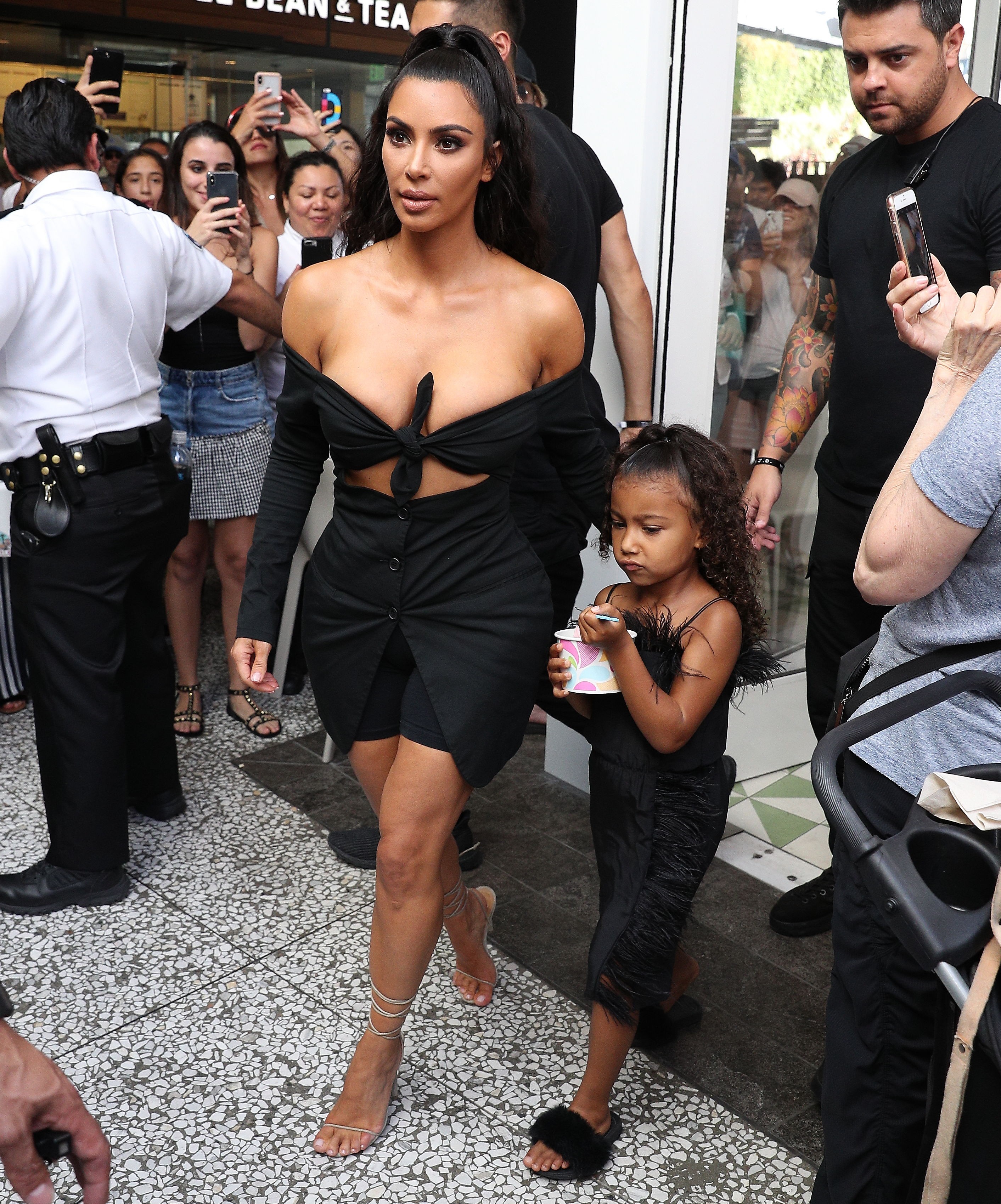 Access_Kardashian_06.jpg