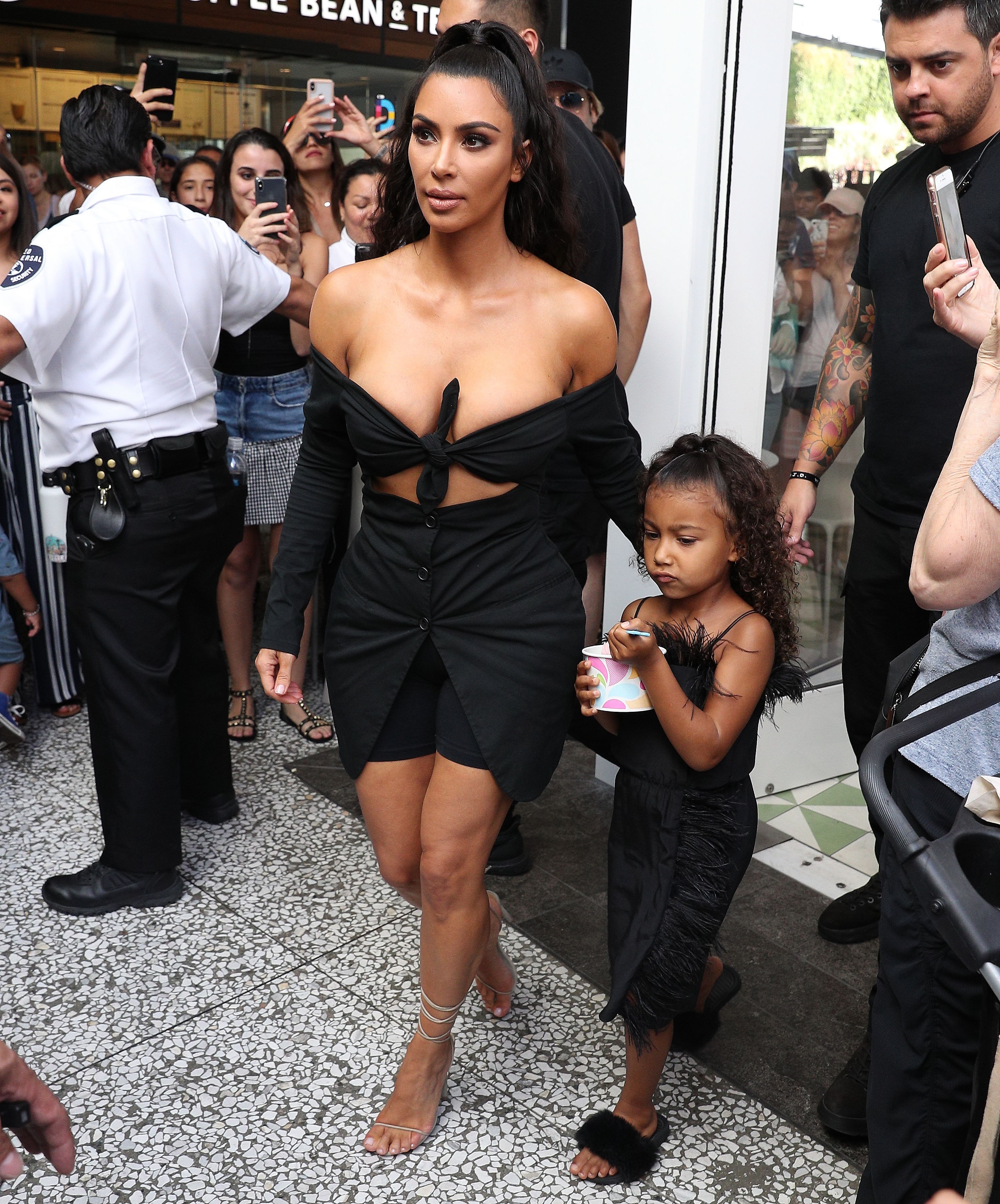 Access_Kardashian_07.jpg