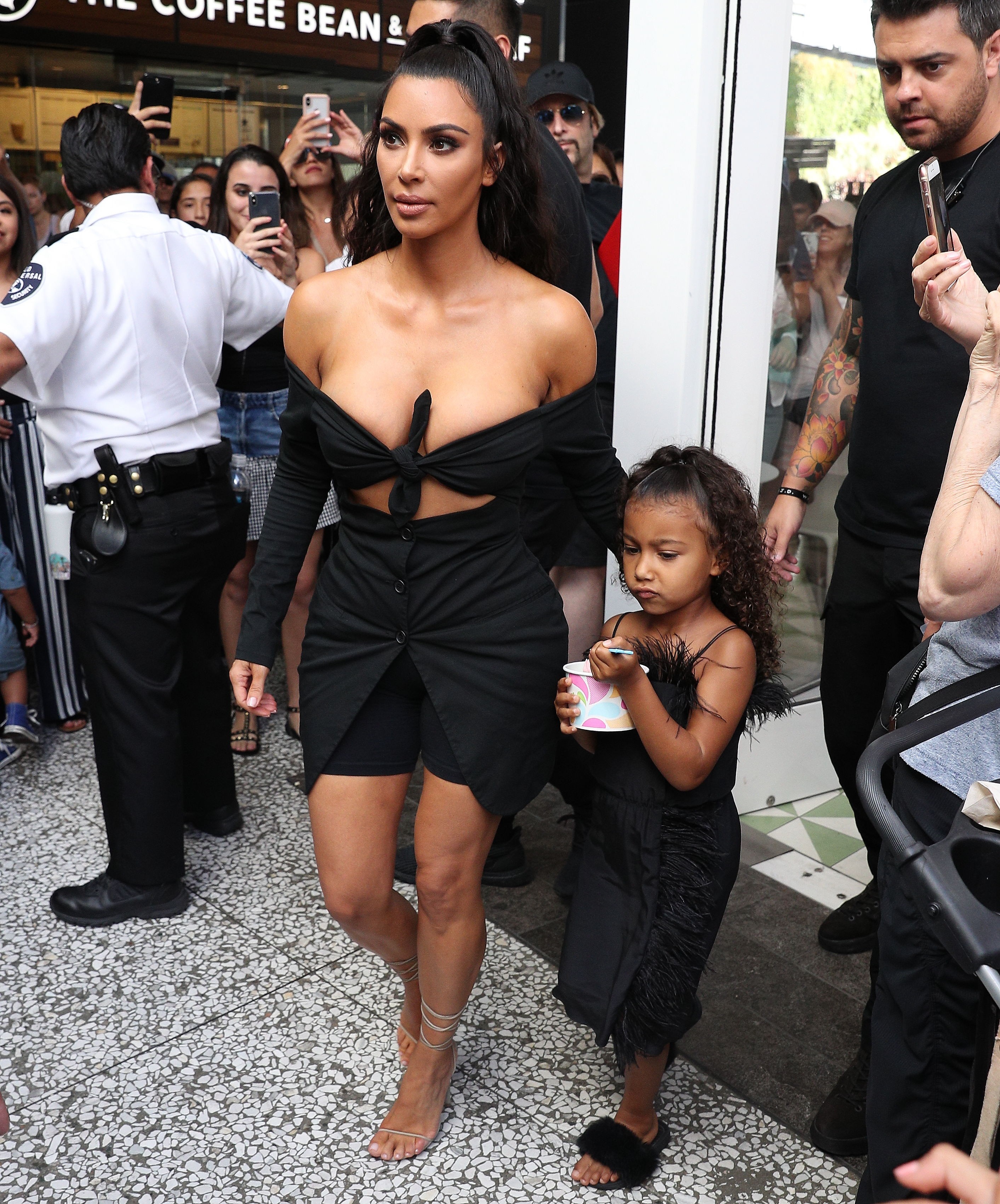 Access_Kardashian_08.jpg