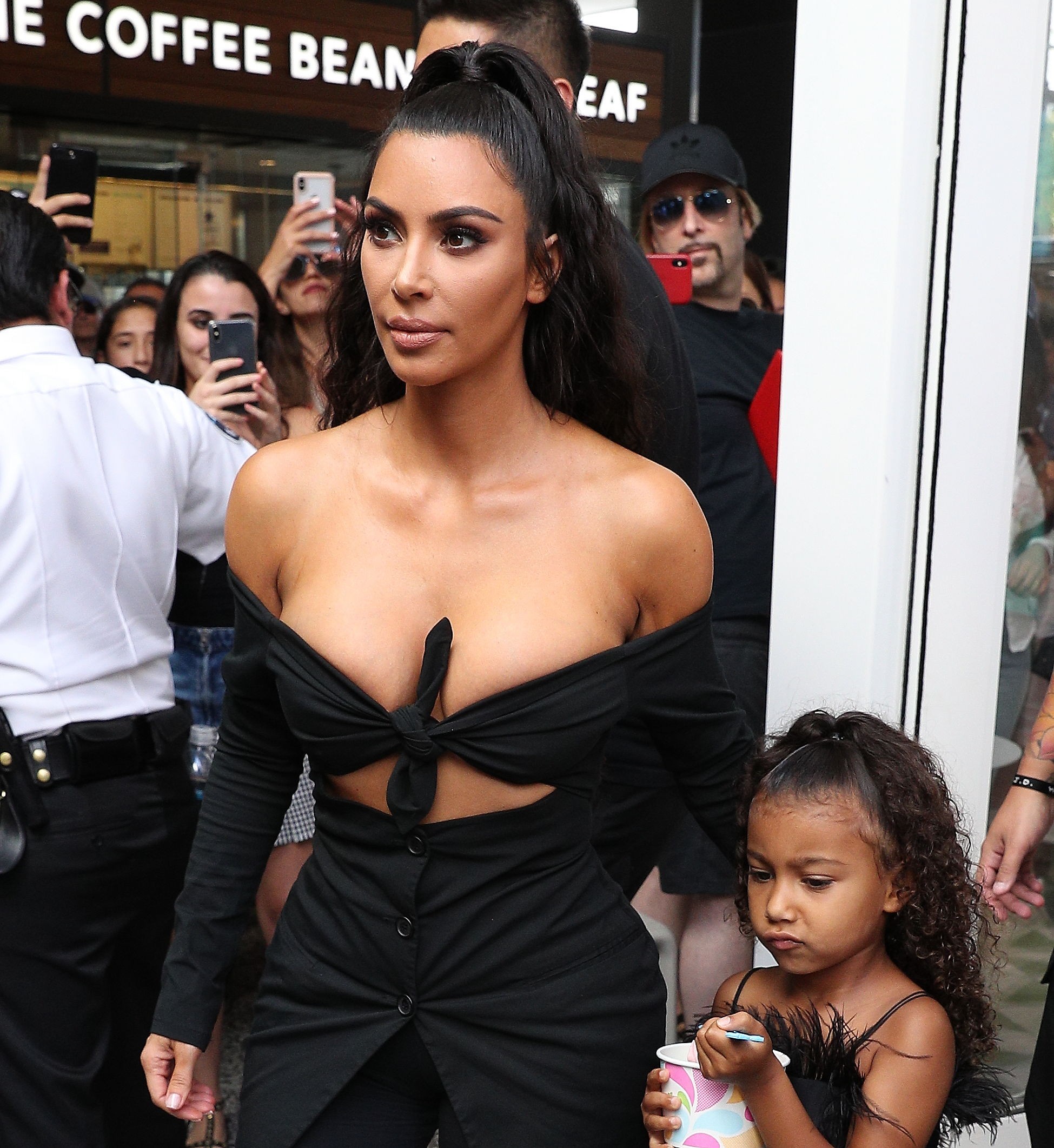Access_Kardashian_09.jpg