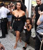 Access_Kardashian_06.jpg