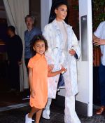 Access_Kardashian_08.jpg