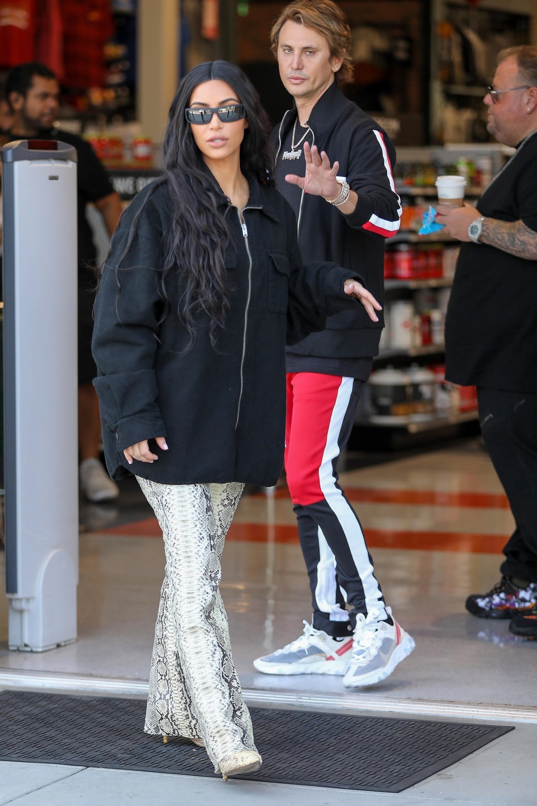 Access_Kardashian_02.jpg