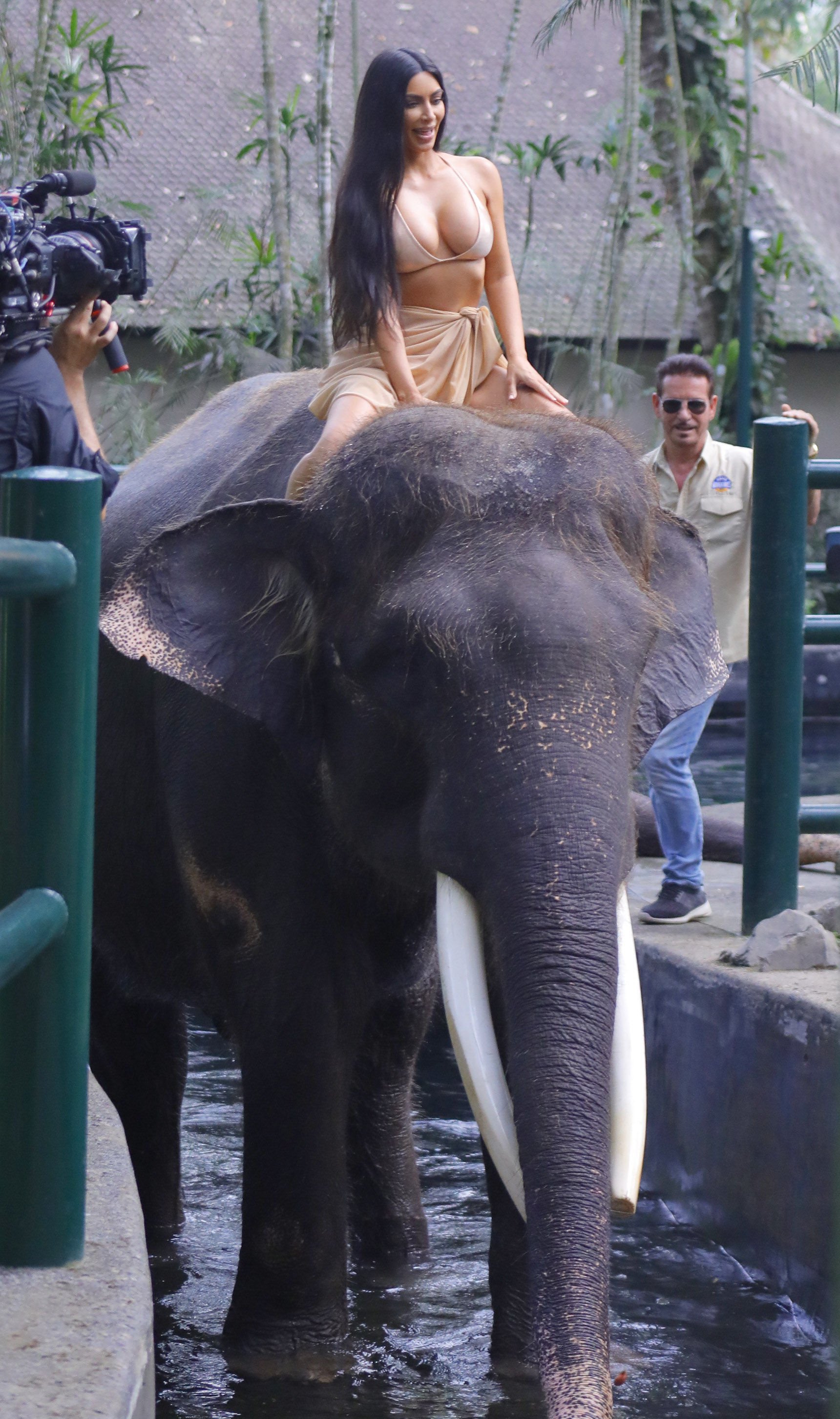 Access_Kardashian_03.jpg