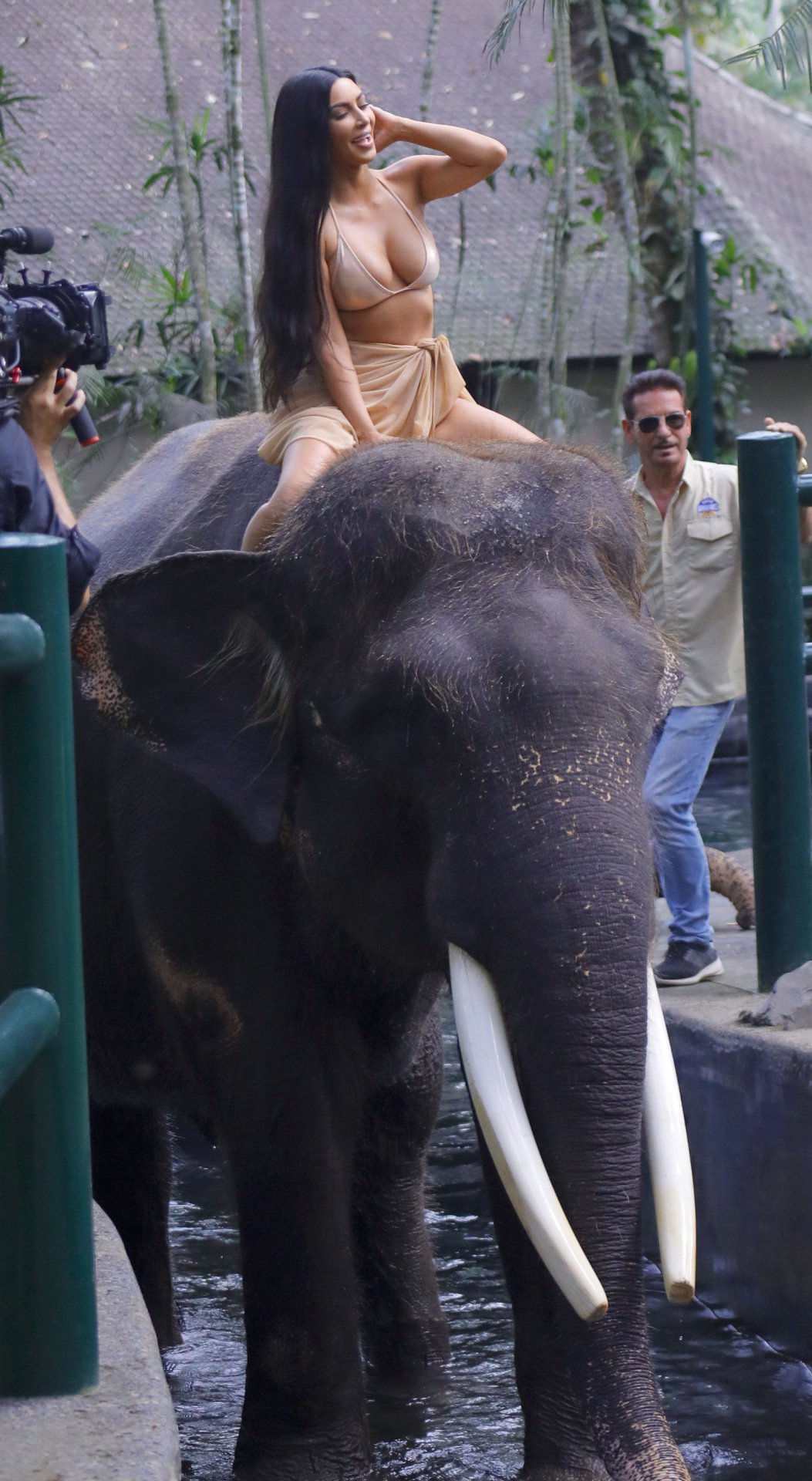 Access_Kardashian_07.jpg