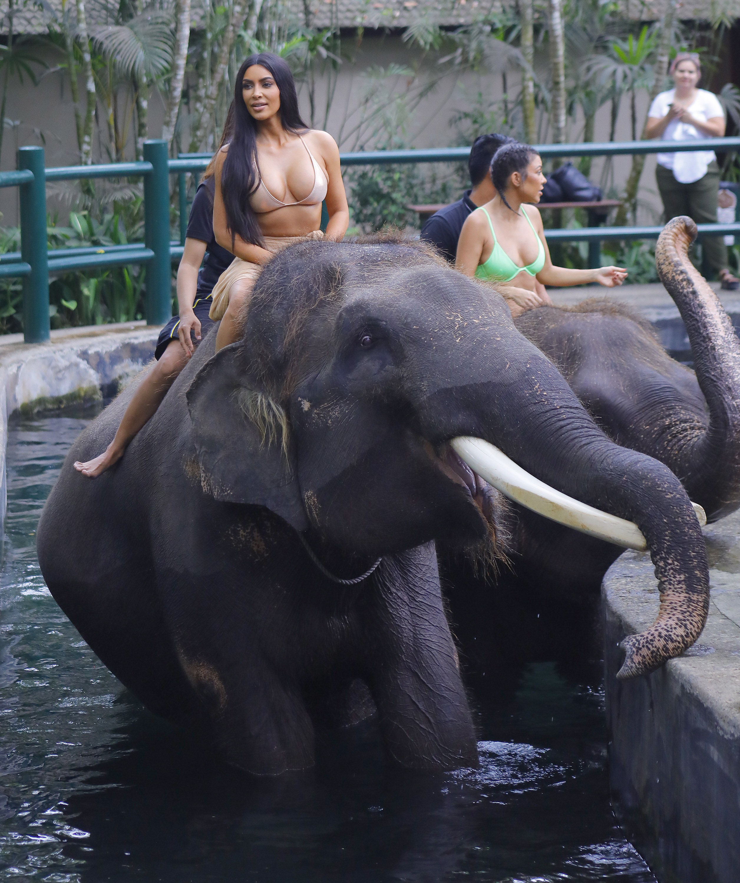 Access_Kardashian_08.jpg