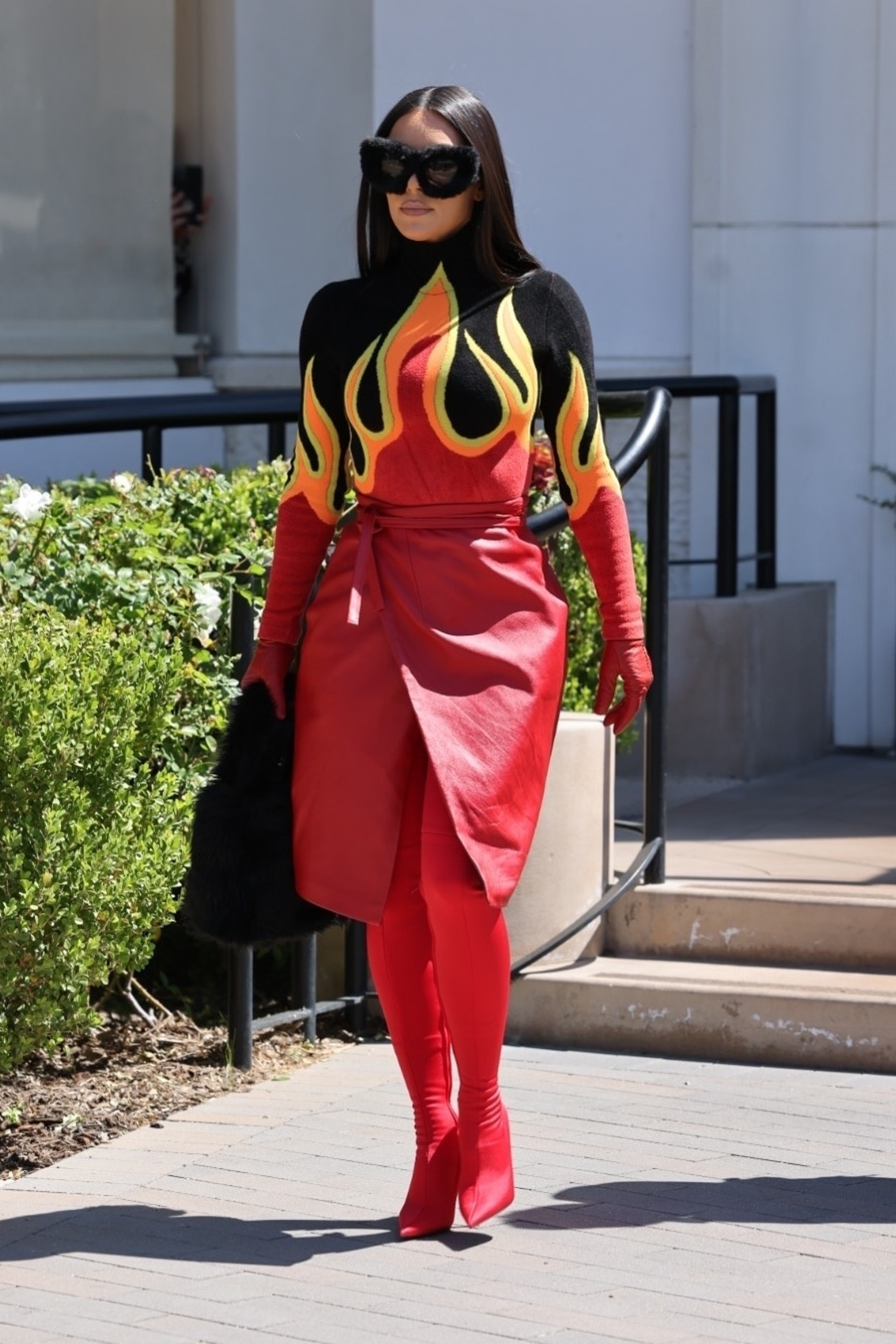 Access_Kardashian_001.jpg