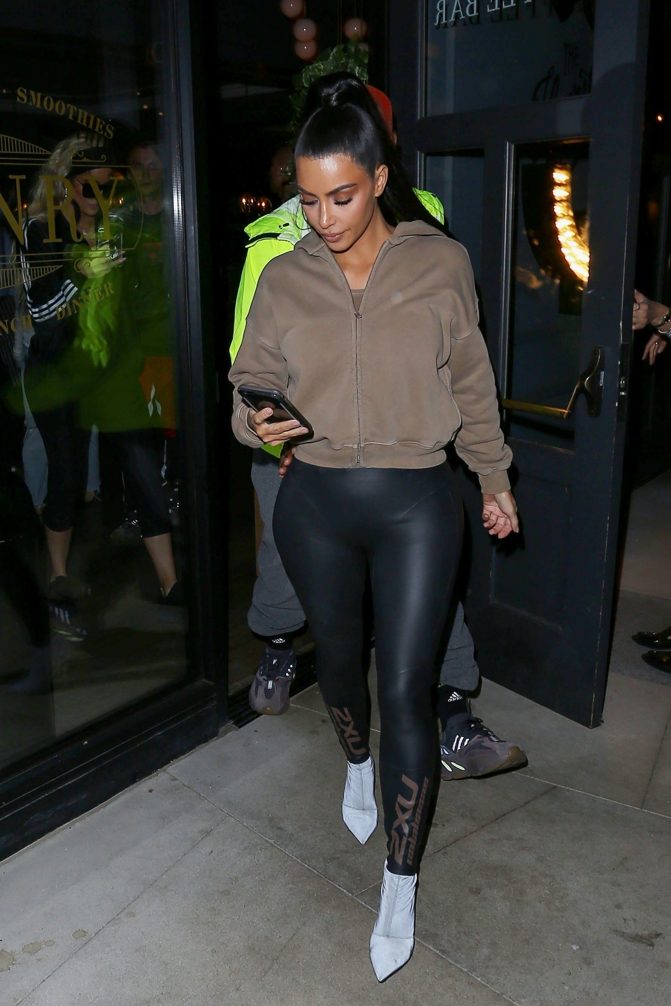 Access_Kardashian_04.jpg