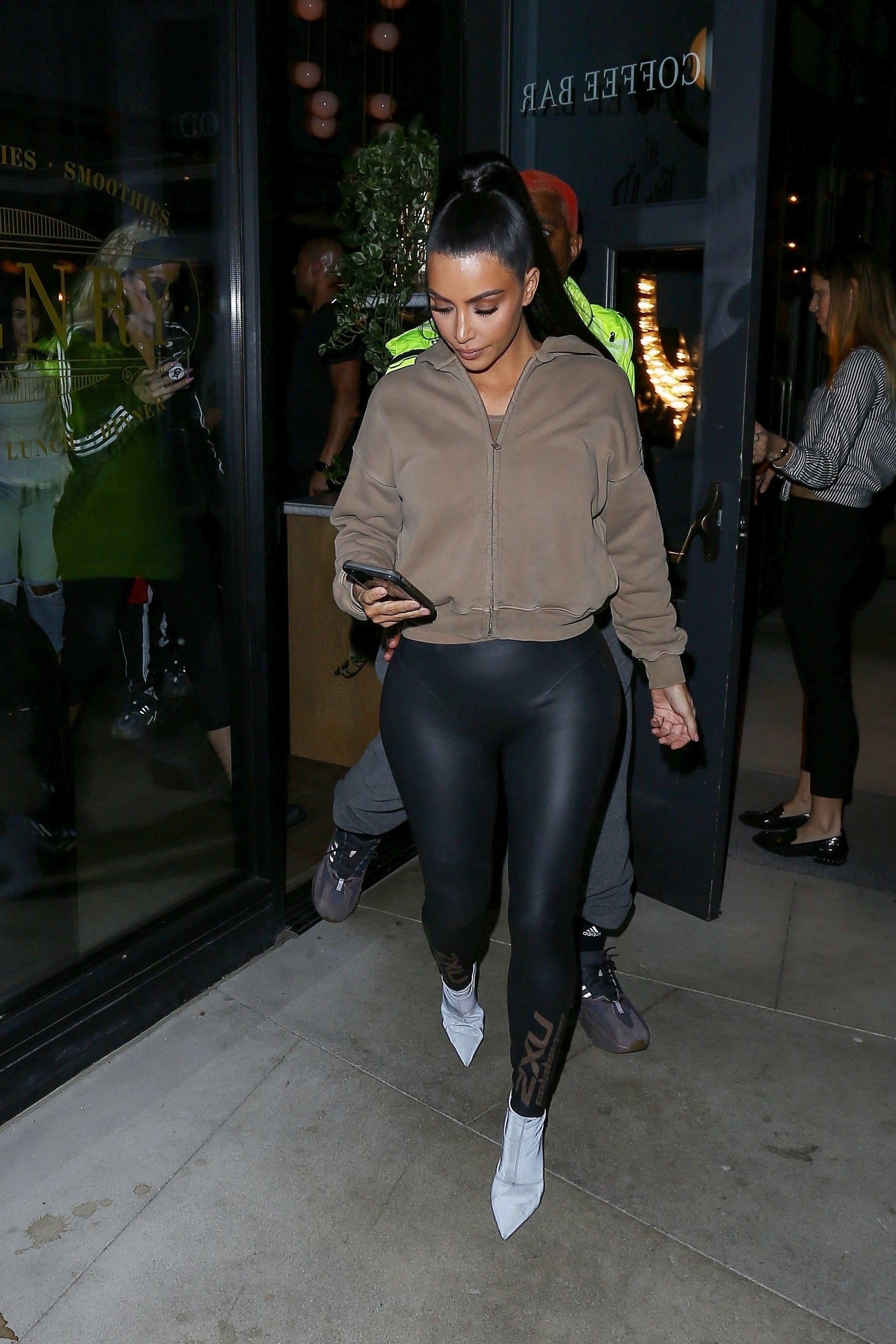 Access_Kardashian_05.jpg