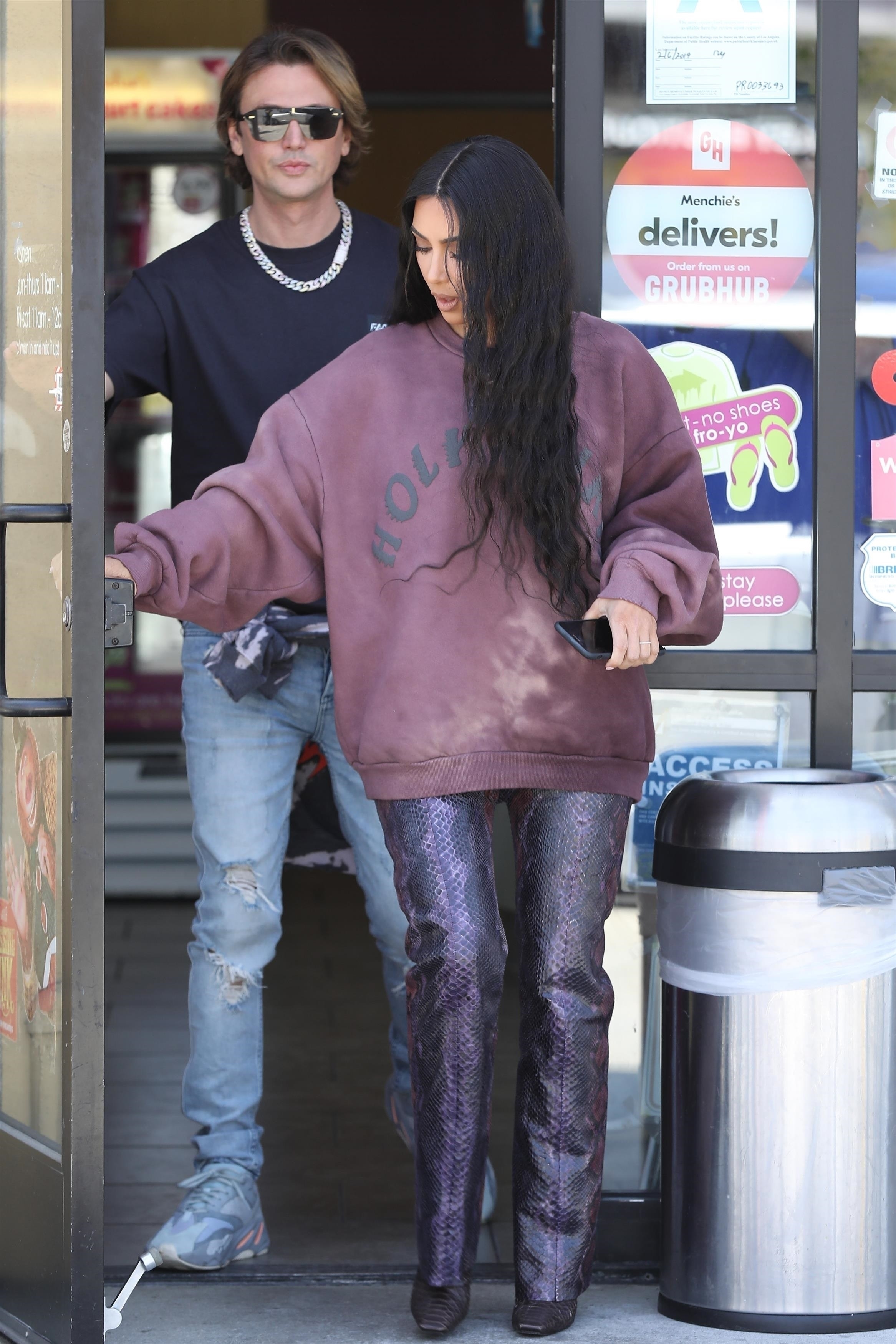 Access_Kardashian_03.jpg