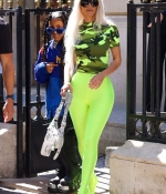 Access_Kardashian_001.jpg