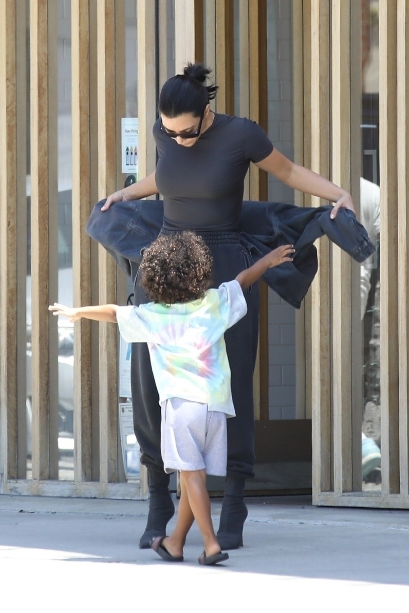 Access_Kardashian_06.jpg