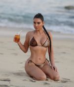 Access_Kardashian_06.jpg
