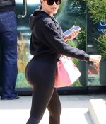 Access_Kardashian_05.jpg