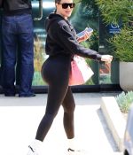 Access_Kardashian_07.jpg