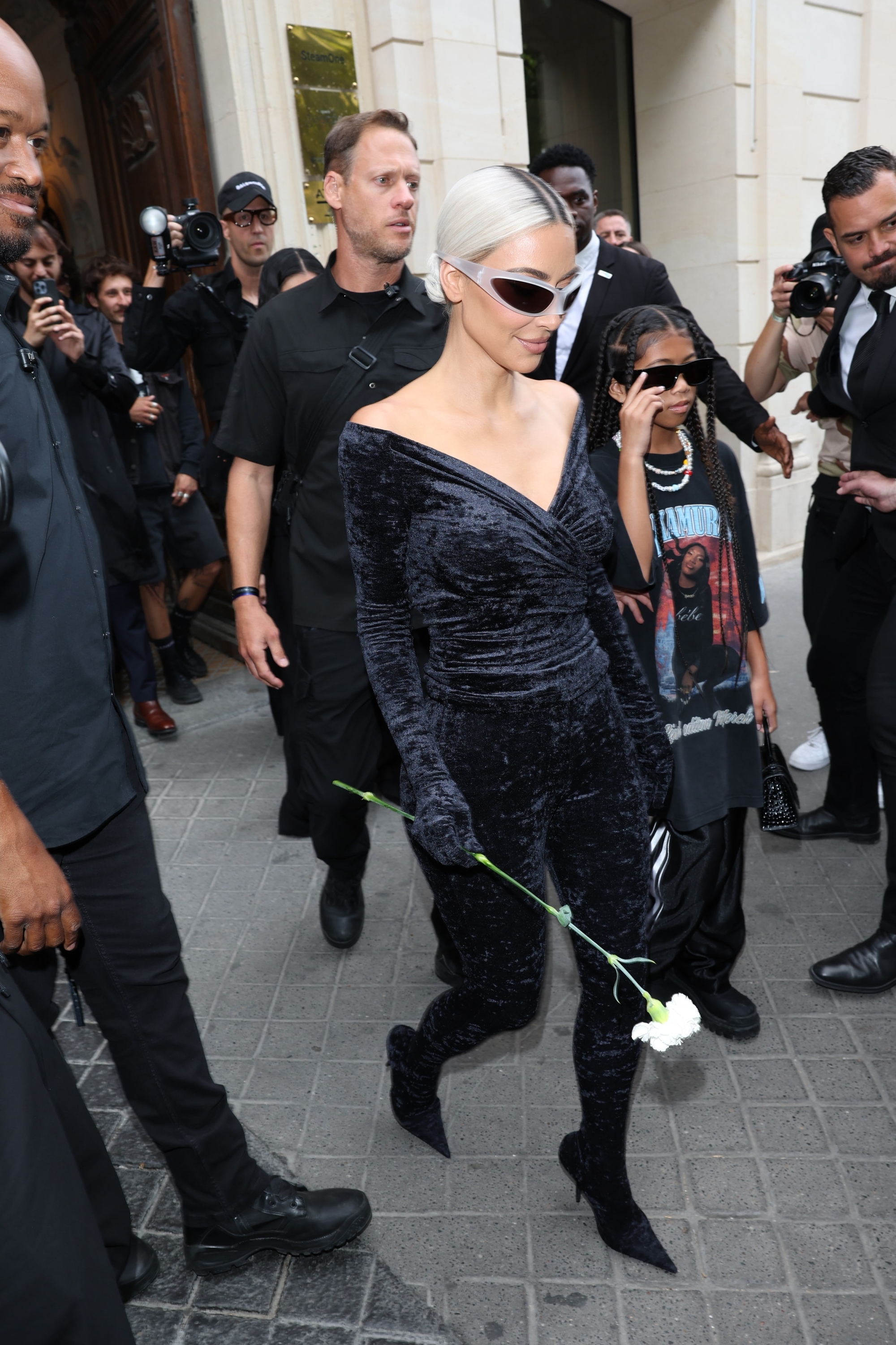 Access_Kardashian_001.jpg