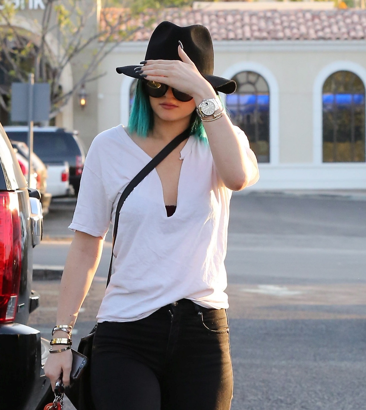 Access_Kardashian_01.jpg