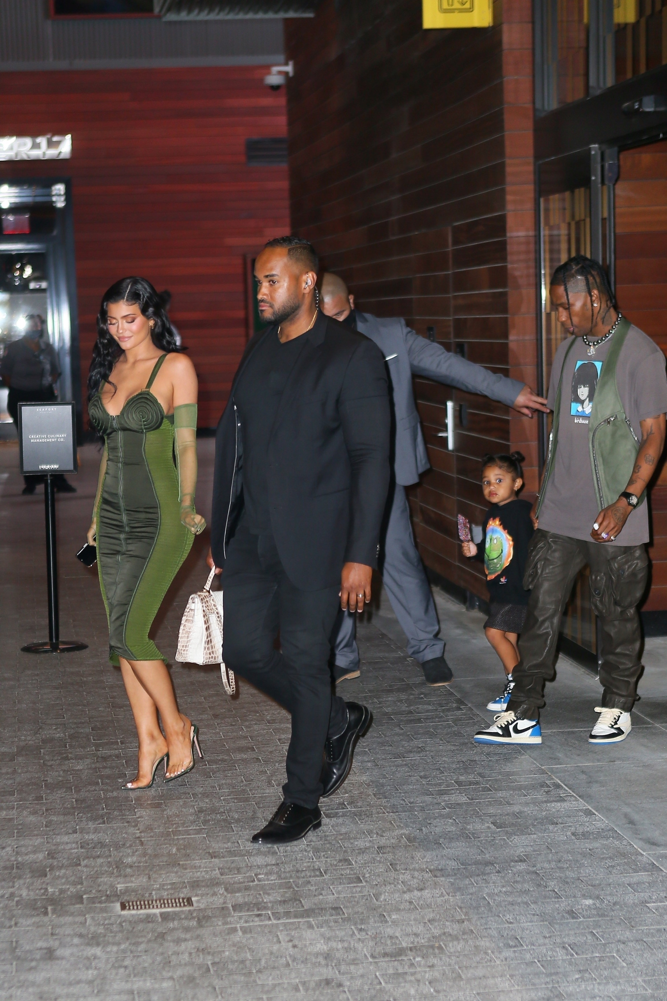 Access_Kardashian_09.jpg