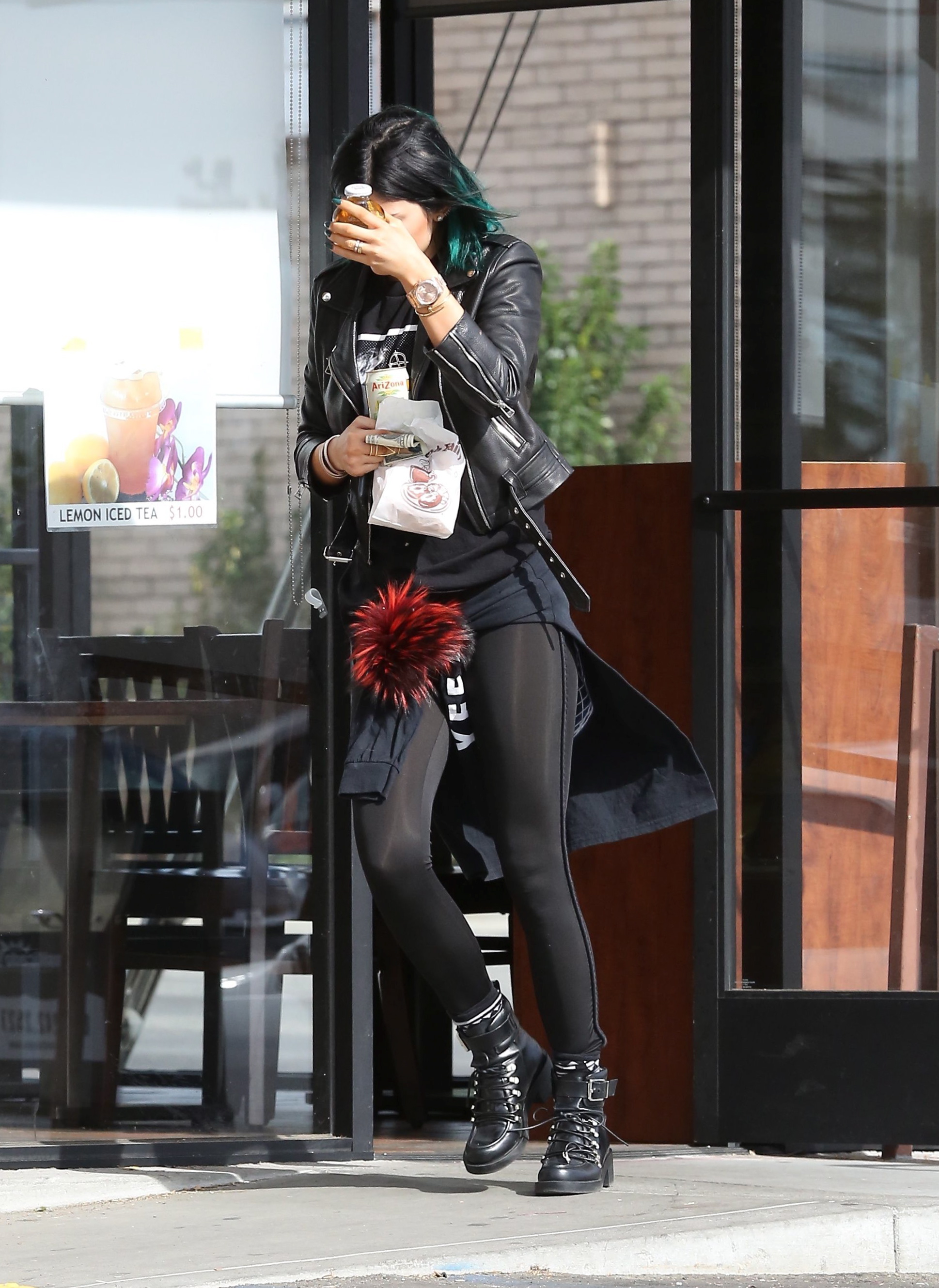 Access_Kardashian_01.jpg