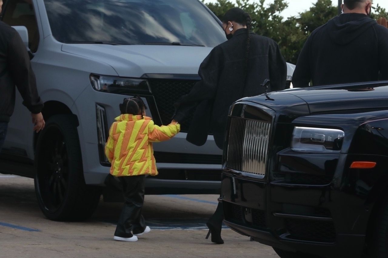 Access_Kardashian_001.jpg