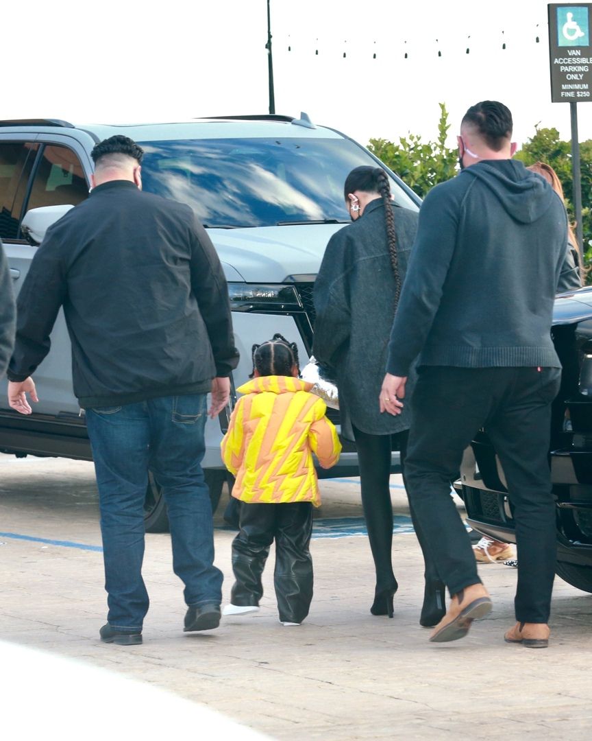 Access_Kardashian_009~0.jpg
