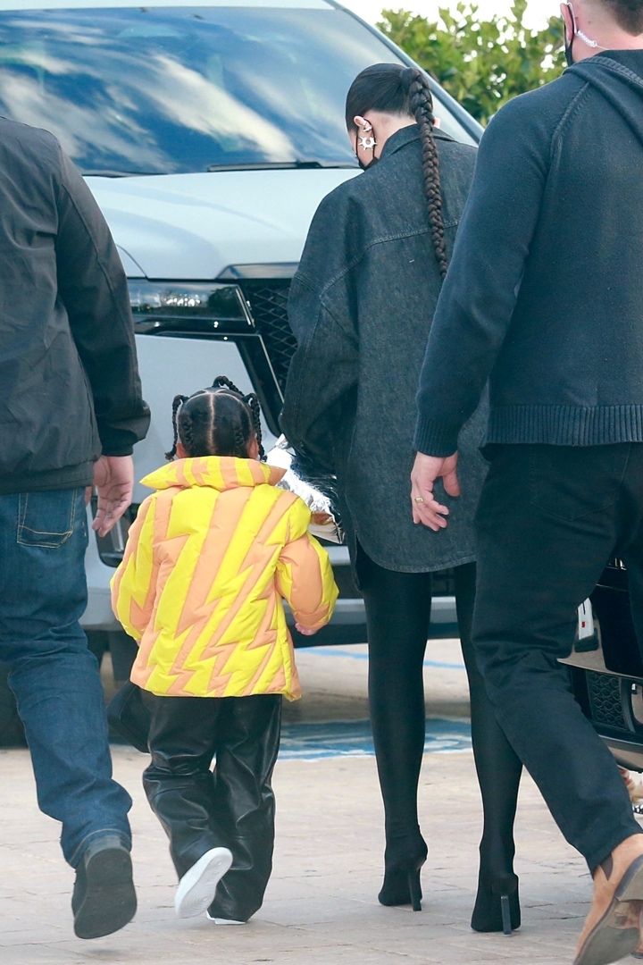 Access_Kardashian_010~0.jpg