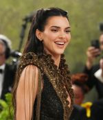Access_Kardashian_004~1.JPG