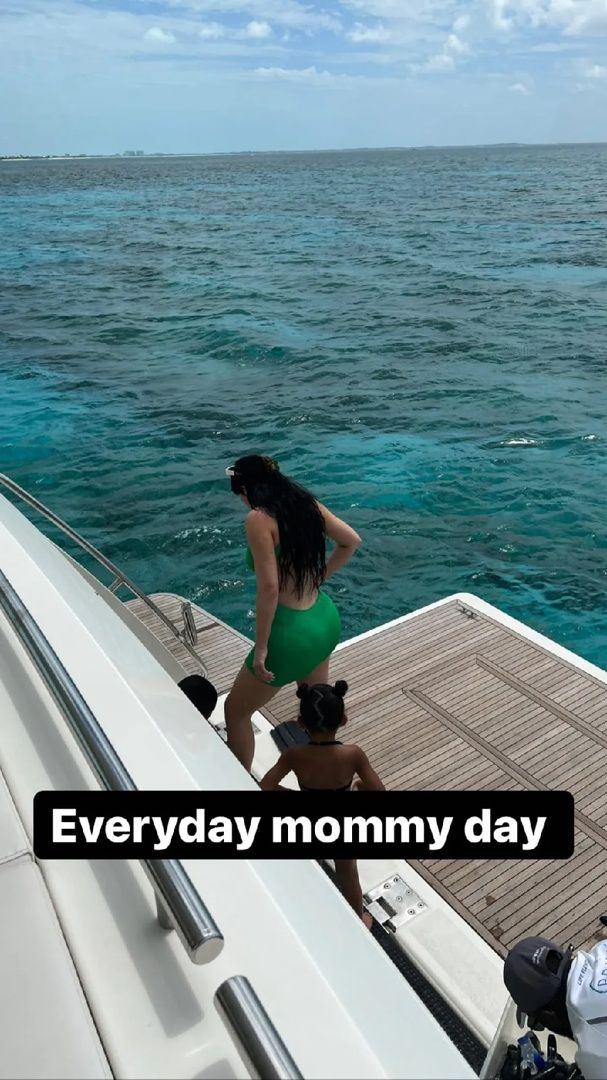 Access_Kardashian_002.jpg